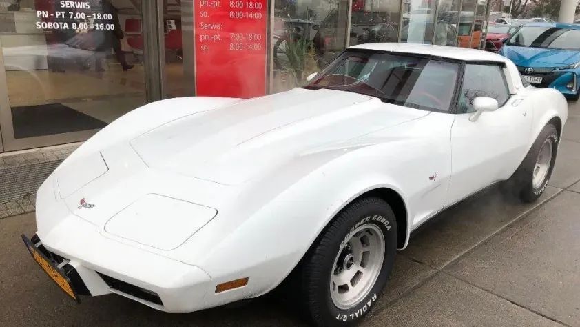 undefined Corvette C3 5.7