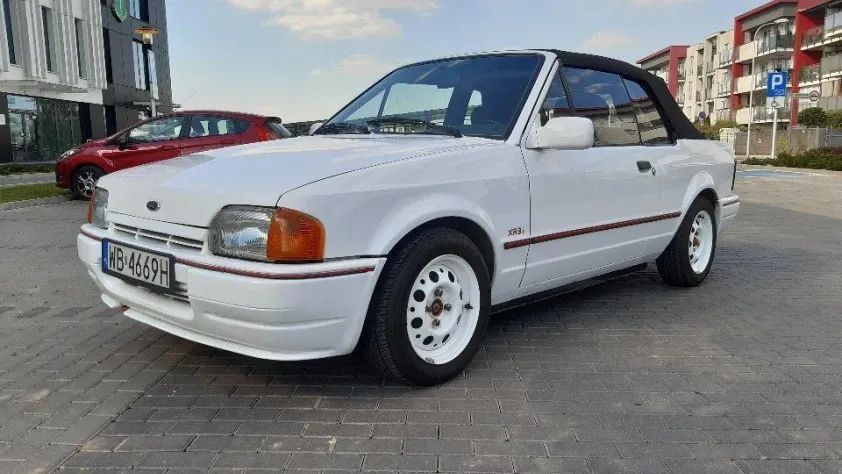 undefined Escort MK4