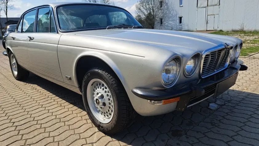 undefined XJ 4,2 R6