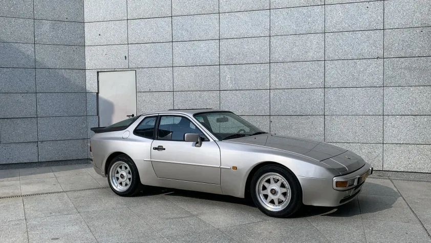 undefined 944