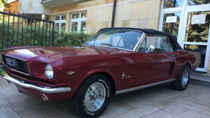 undefined Mustang Cabrio
