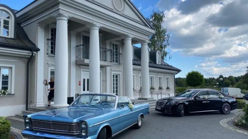 undefined Galaxie V8