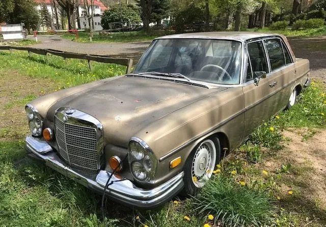 undefined W109 300SEL