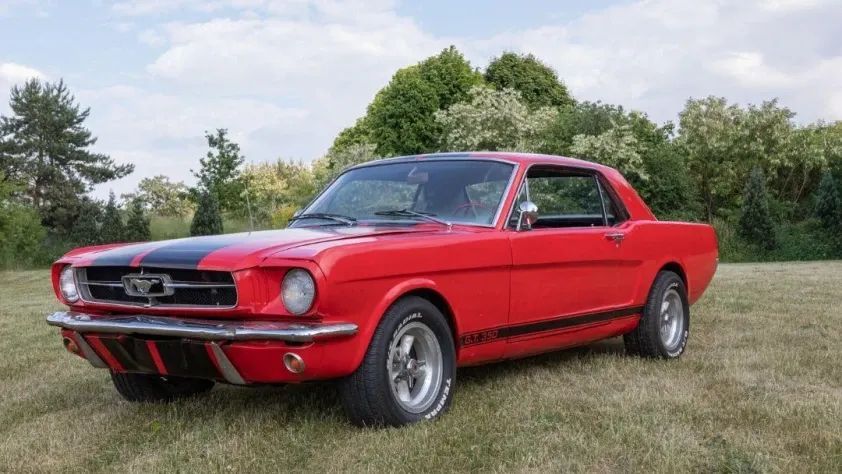 undefined Mustang Coupe V8