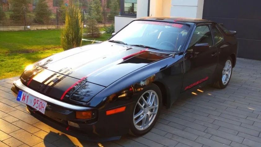 undefined 944