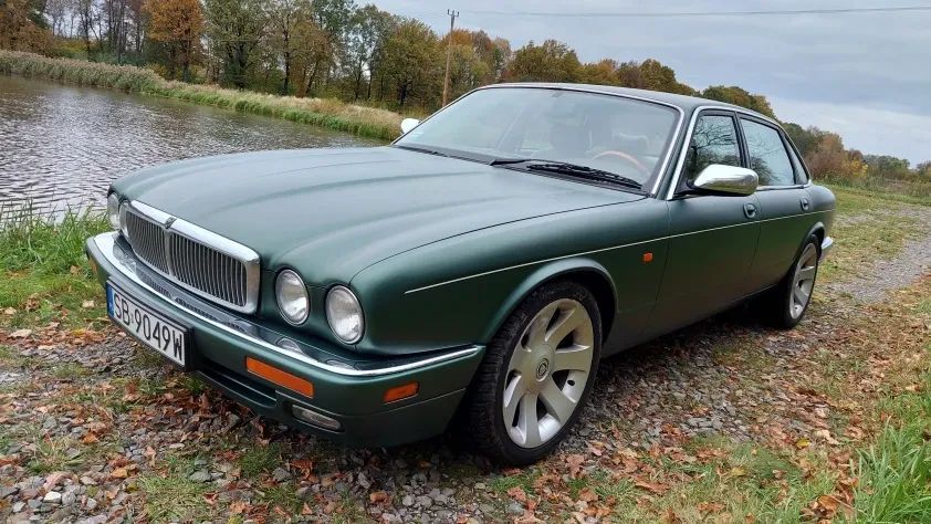 undefined XJ6 x300