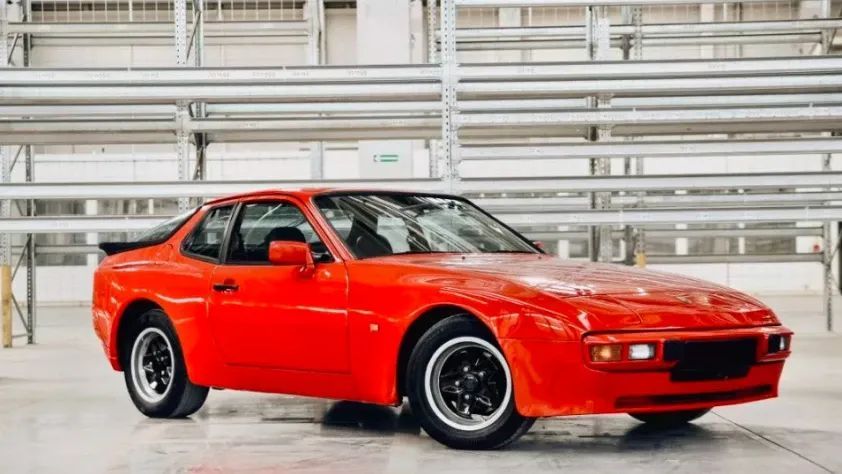 undefined 944