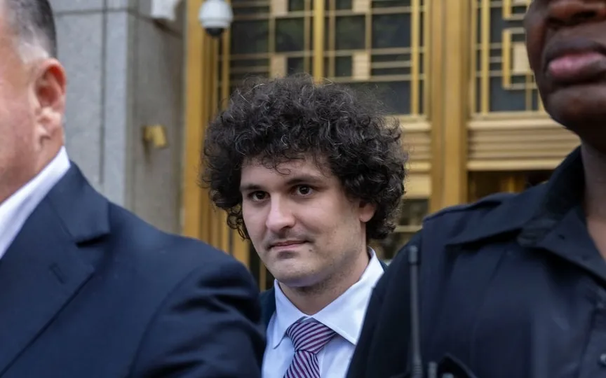 Sam Bankman-Fried, founder of the collapsed cryptocurrency exchange FTX, took the stand at his trial on October 27 and said that while he may have made mistakes, he did not commit fraud or steal from customers. (AFP)