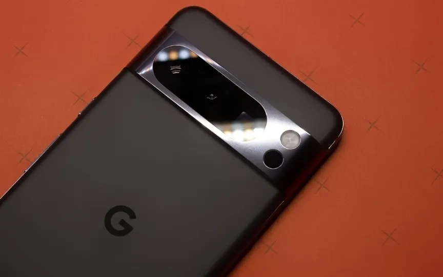 The Google Pixel 8 Pro can be purchased with a massive discount starting November 16 with Google’s Black Friday offer. (Unsplash)