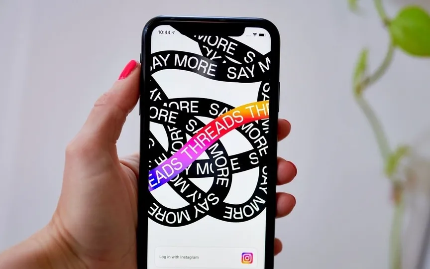 Threads breaks free, enabling mobile web access as Meta aims to rekindle user interest with new features. (Bloomberg)