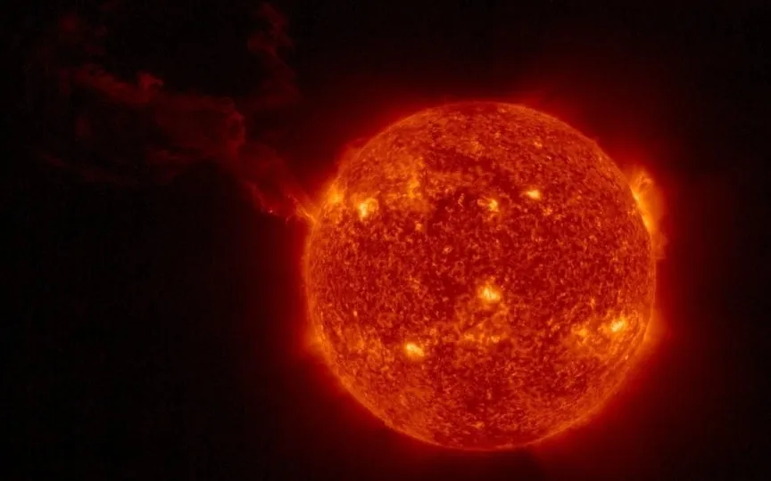 Know all about the solar storm that may hit the Earth on November 4. (NASA)