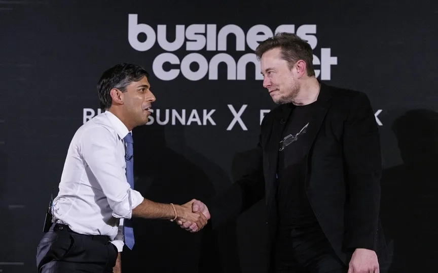 Elon Musk, chief executive officer of Tesla Inc., right, and Rishi Sunak, UK prime minister, shake hands during a fireside discussion on artificial intelligence risks in London, UK, on Thursday, Nov. 2, 2023. (Bloomberg)