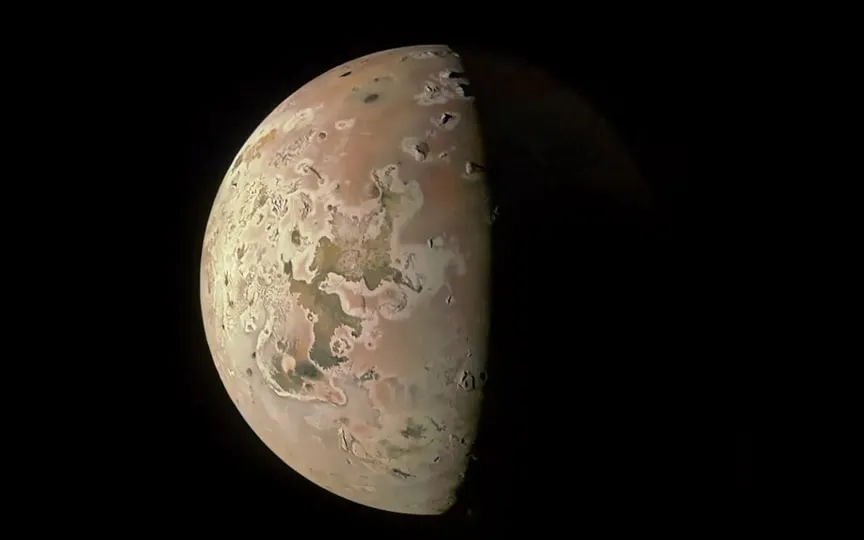 NASA's Juno spacecraft is set for an extraordinarily close encounter with Jupiter's moon Io on December 30, 2023. ( NASA/JPL-Caltech/SwRI/MSSS/Ted Stryk)