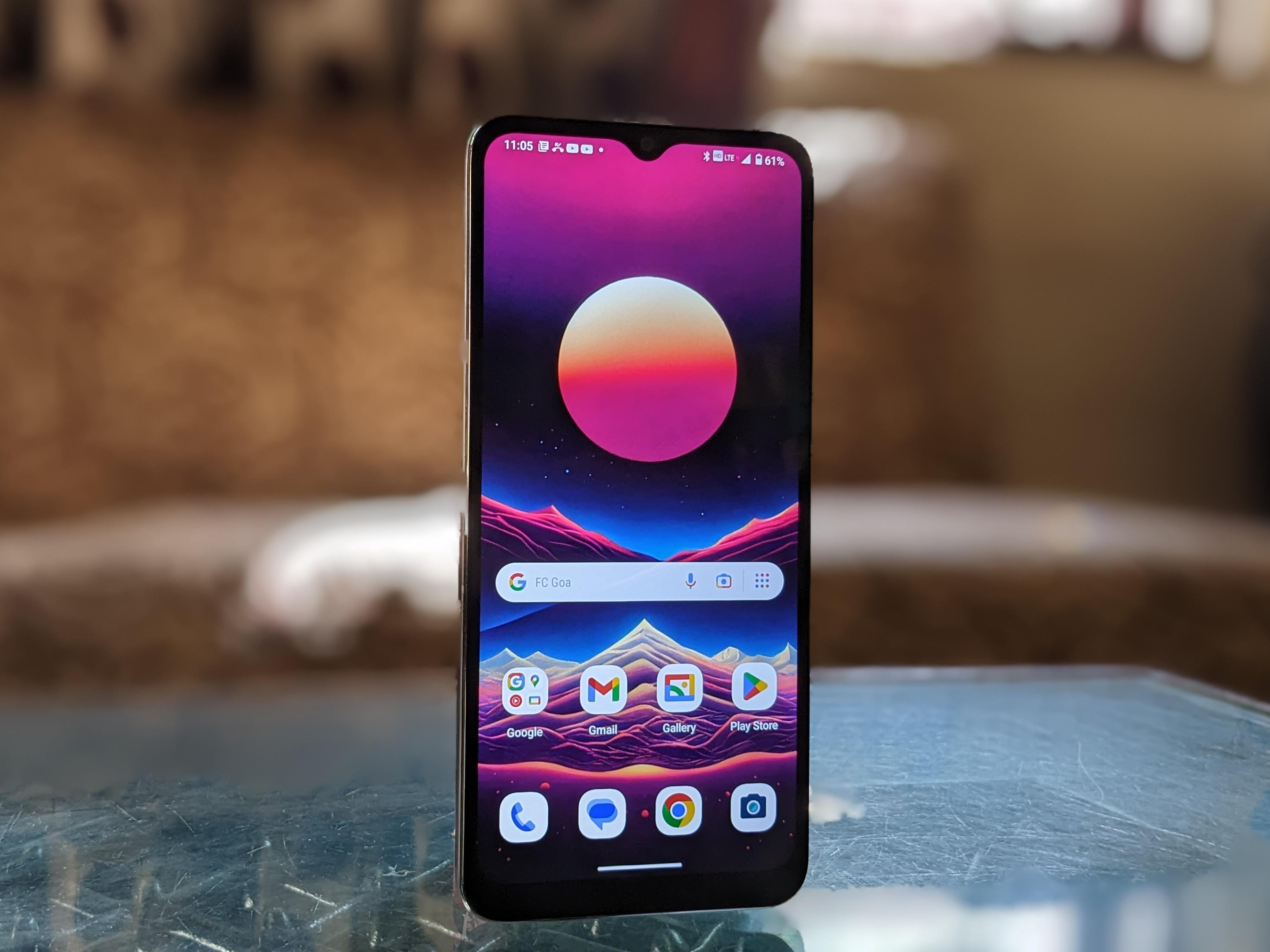 The 6.5-inch display has a refresh rate of 60 Hz, and houses a waterdrop notch with a 5MP selfie camera. (Image: News18 | Shaurya Sharma)