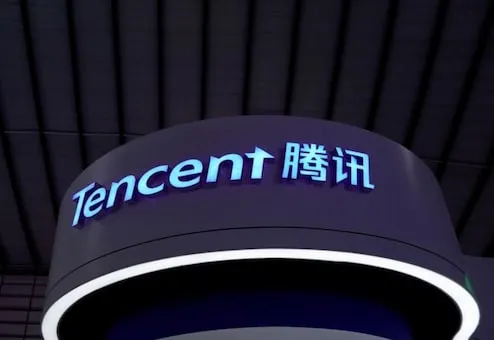 Chinese tech giant Tencent Holdings said on Monday its selfdeveloped video transcoding chip Canghai has entered mass production and is currently supporting services from cloud gaming to video live streaming.