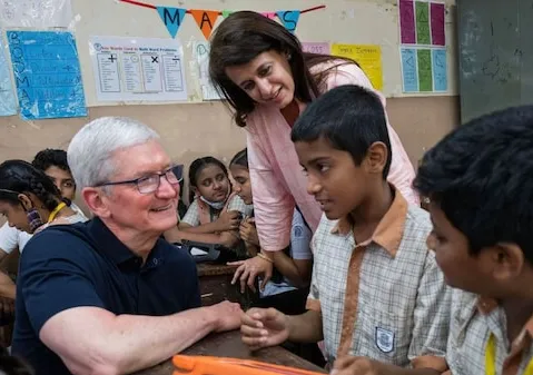 Cook paid a visit to Sitaram Mill Compound municipal school in Lower Parel area in Mumbai where Apple has integrated iPads and Apple TVs into the classrooms.