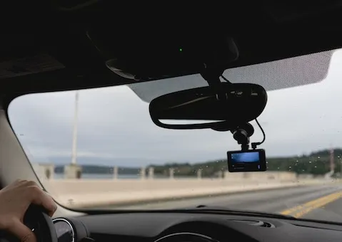 Google accidentally released a 'dogfood' build of Personal Safety, featuring a new Dashcam feature for Pixel phones, enabling users to record video and audio while driving.