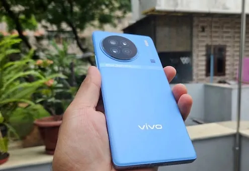 Vivo has launched two models under the X90 series in India and over here we review the vanilla X90 model that is priced around Rs 60,000 in India.