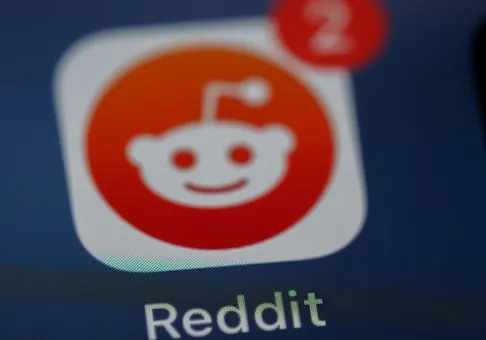 Social discussion forum Reddit has rolled out new features to make it easier for Redditors and publishers to share content on and off Reddit for both iOS and Android users.