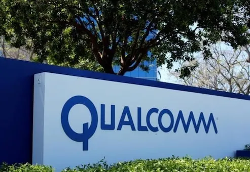 Qualcomm Inc on Wednesday forecast third-quarter revenue and profit below Wall Street estimates, citing worries the smartphone industry would take longer to exhaust excess supply before fresh orders flow in.