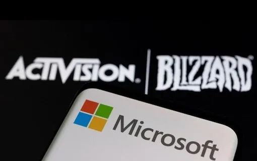 A U.S. judge late on Tuesday granted the Federal Trade Commission's (FTC) request to temporarily block Microsoft Corp's acquisition of video game maker Activision Blizzard and set a hearing next week.