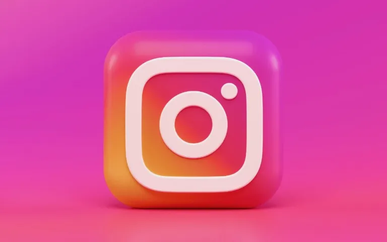 Adam Mosseri, Instagram's chief, has announced that users in the United States can now save Reels directly to their camera roll. Here's how it works.