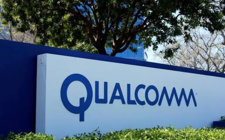 Qualcomm on Monday said it has signed a new deal with Apple to supply 5G chips to the iPhone maker until at least 2026.