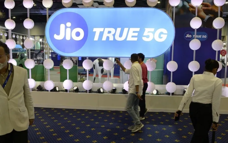 Jio Satellite Communications Limited (JSCL) in its counter-comment submission to the Telecom Regulatory Authority of India (Trai) toed the line of its sister concern Reliance Jio Infocomm to suggest auction as the best and legitimate method to allocate radiowaves frequencies. (Bloomberg)