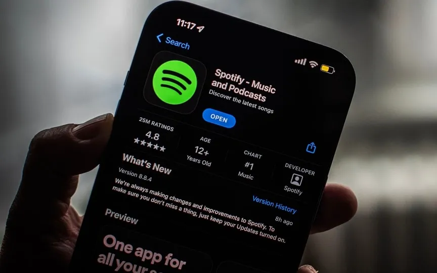 Spotify is reportedly looking into the possibility of adding full-length music videos to its collection. It will put it in a straight fight with TikTok and YouTube Music. (Bloomberg)