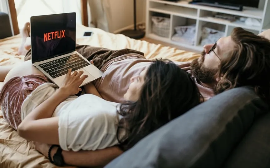 Netflix has puts an end to password sharing in India.