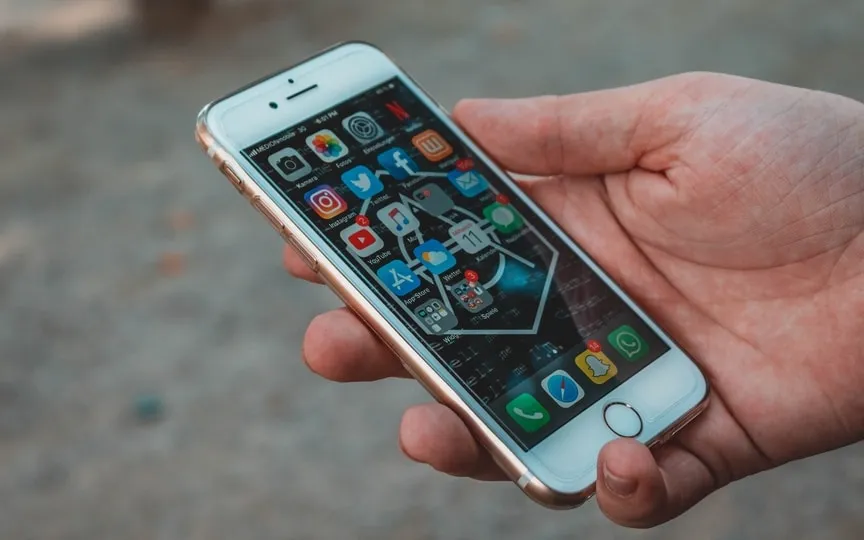 A federal judge's 2021 order could require Apple to allow developers to provide links and buttons that direct consumers to payment options outside the App Store. (Unsplash)