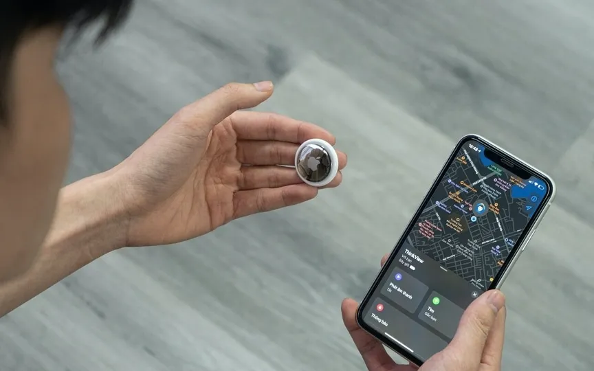 AirTag is Apple’s circular tracking device that can be attached to items such as keys, bags, pets, even vehicles and yes, it can track people too. (Unsplash)