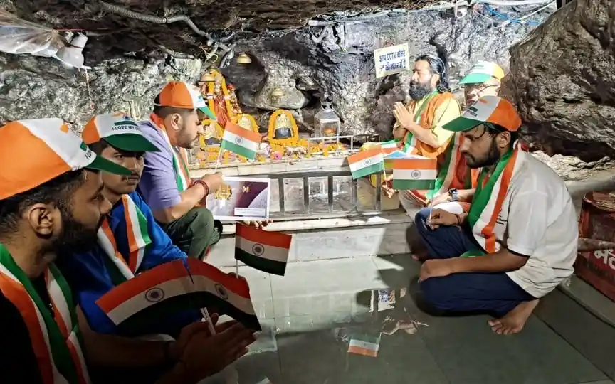 Acharya Vipin Joshi performs special ritual prayers for the the successful landing of Chandrayaan-3 ahead of its landing on the moon on August 23, at Vaishno Devi Cave temple Tapkeshwar Temple, in Dehradun on Tuesday. (ANI Pic Service)