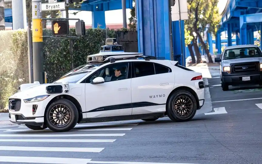 California’s regulator this month approved an expansion of robotaxi services in the city, allowing Waymo Cruise LLC to begin charging fares for rides when the streets are busiest. (Bloomberg)