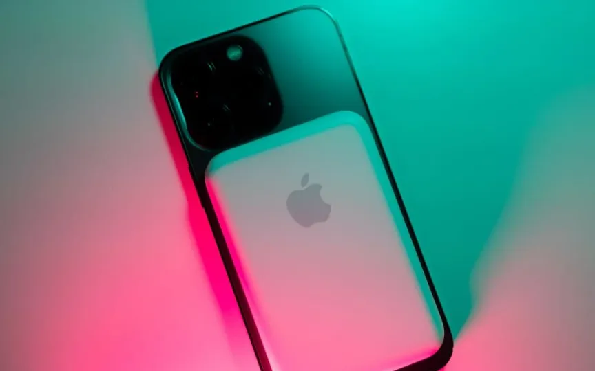 Alongside the iPhone 15 series, its supporting accessories will also transition to USB-C in the near future, according to Bloomberg's Mark Gurman.