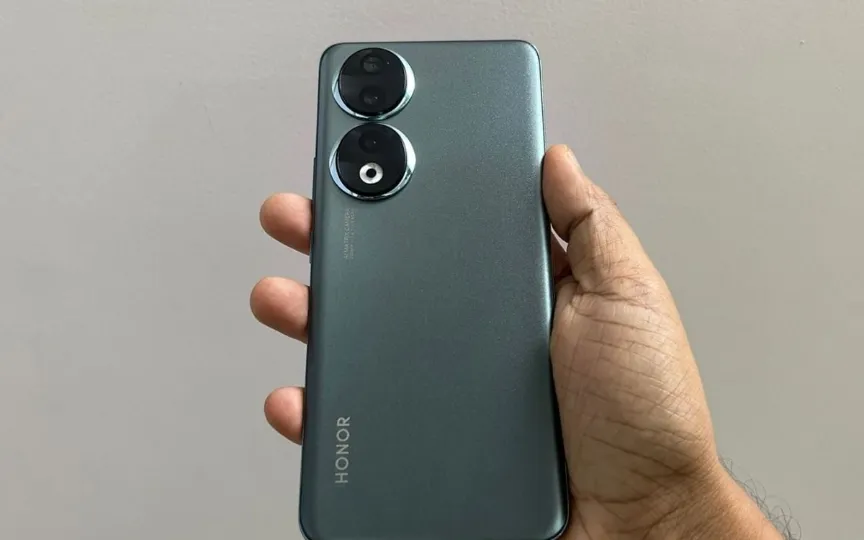 Honor 90 5G has a triple rear camera setup, including a 200MP main camera, a 12MPultra-wide-angle lens, and a 2MP macro lens