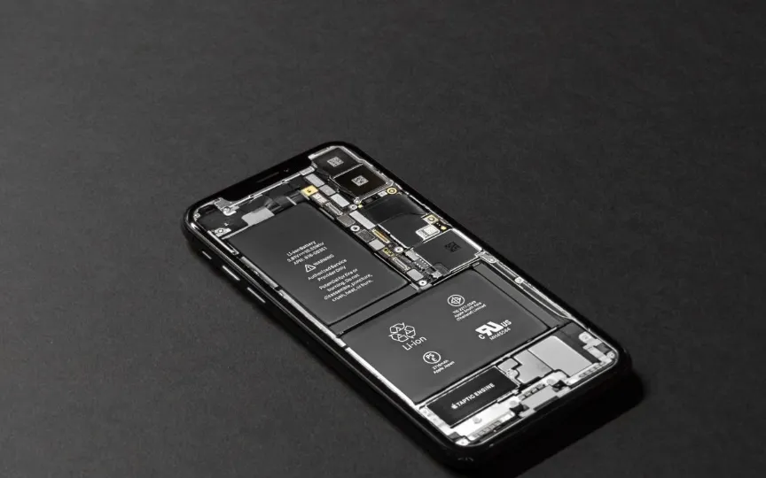 Apple iPhones let you know exactly how much your battery has degraded, and now it appears that Android could copy this feature from iOS.