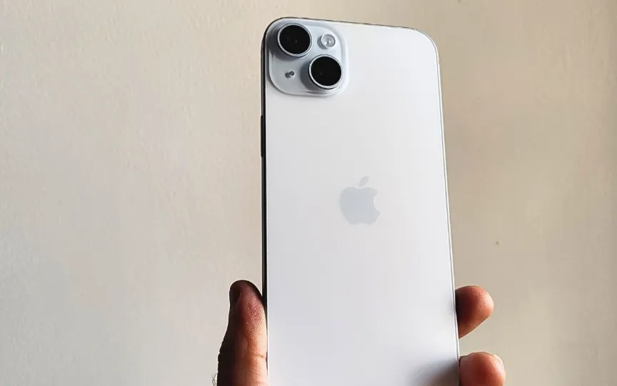 E-commerce platform Vijay Sales is offering a massive discount on the iPhone 14. The base model of the iPhone 14 is available at a 19 pet cent discount, bringing down the price from Rs 79,900 to Rs 64,900