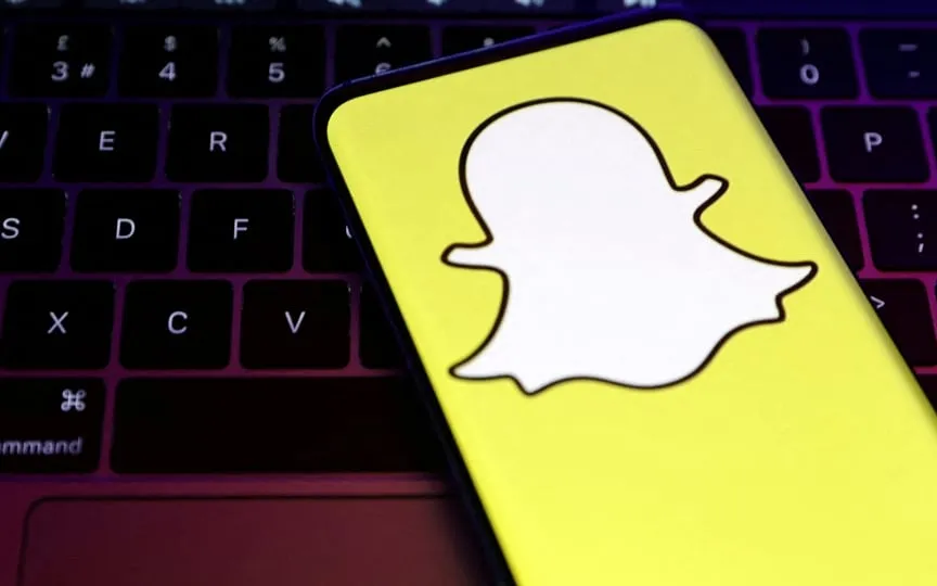 Snapchat to roll out in-app warnings to enhance protection for users between the age group of 13-17 years. (REUTERS)