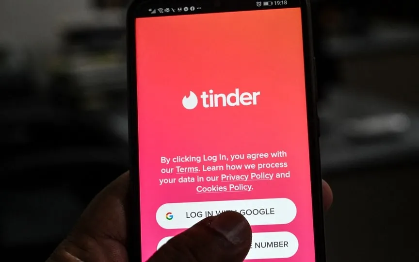 The "suspicious" deaths of eight Americans in Medellin between November and December 2023 prompted the US Embassy to recommend refraining from using dating apps in Colombia. (AFP)