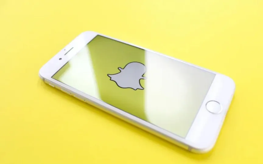 User reports and DownDetector indicate that Snapchat is currently down for thousands of users in India. Here's what you need to know.