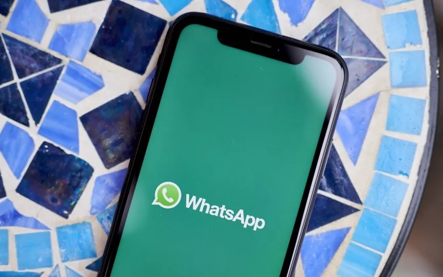 WhatsApp update lets beta users to pin multiple chats and messages, making important conversations easier to access. (Bloomberg)