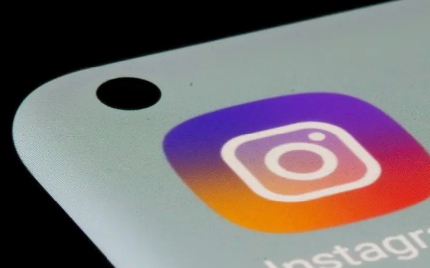 Instagram offers the vanish mode to help its users send disappearing texts, photos, videos, or other content in chats.