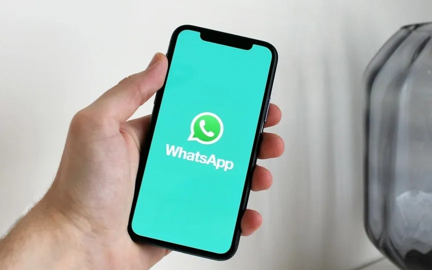 WhatsApp's new 'favourites' feature enables users to quickly access important contacts in chats and calls. (Pexels)