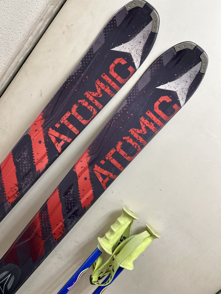 140936 スキー板 ATMIC アトミックNOMAD SMOKE 164cm SCOTT ストック