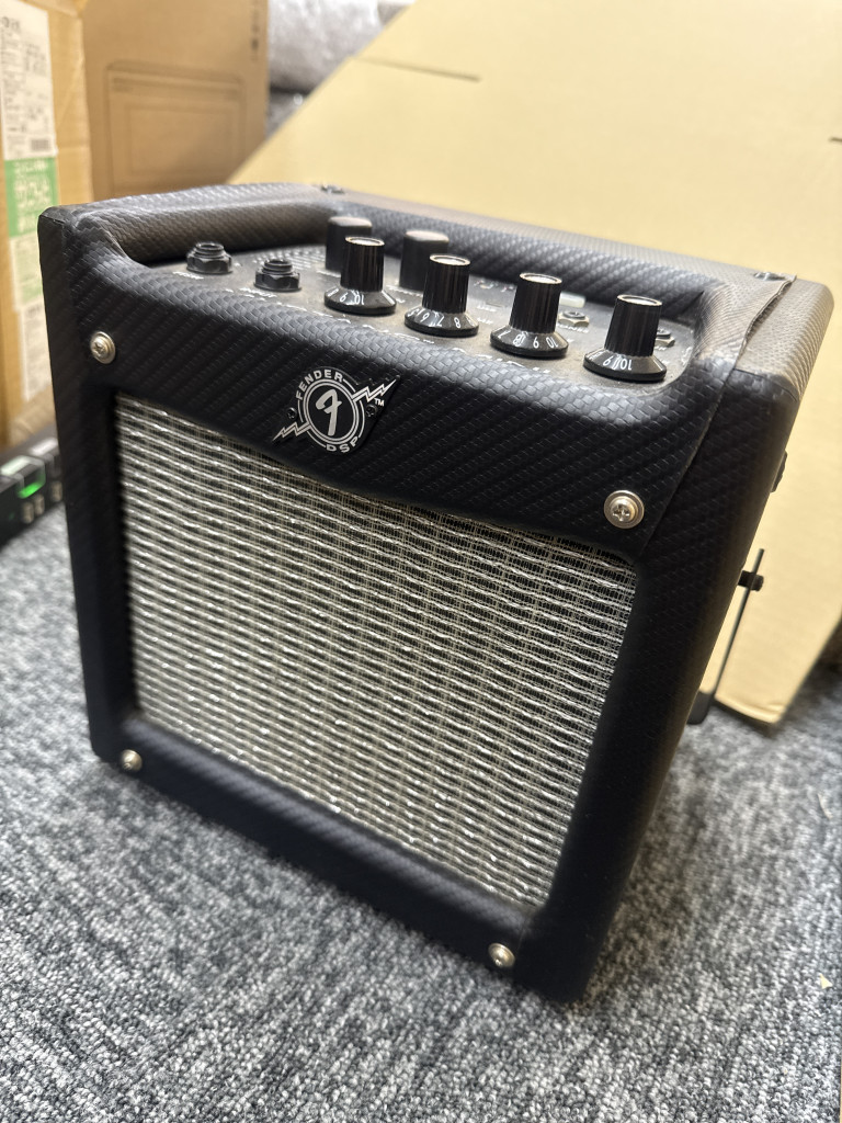 Fender Mustang mini PR1198 ミニギターアンプ 159247】ギター