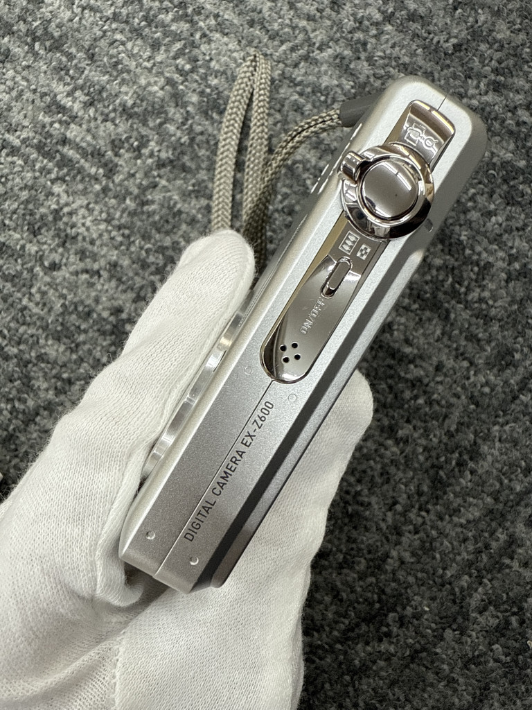 ▽ CASIO EXILIM カシオ コンパクトデジタルカメラ EX-Z600 KB186192