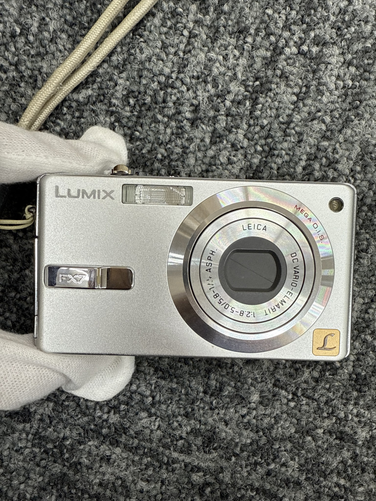 買取実績】Panasonic LUMIX DMC-FX7 シルバーを2000円で買取いたしまし