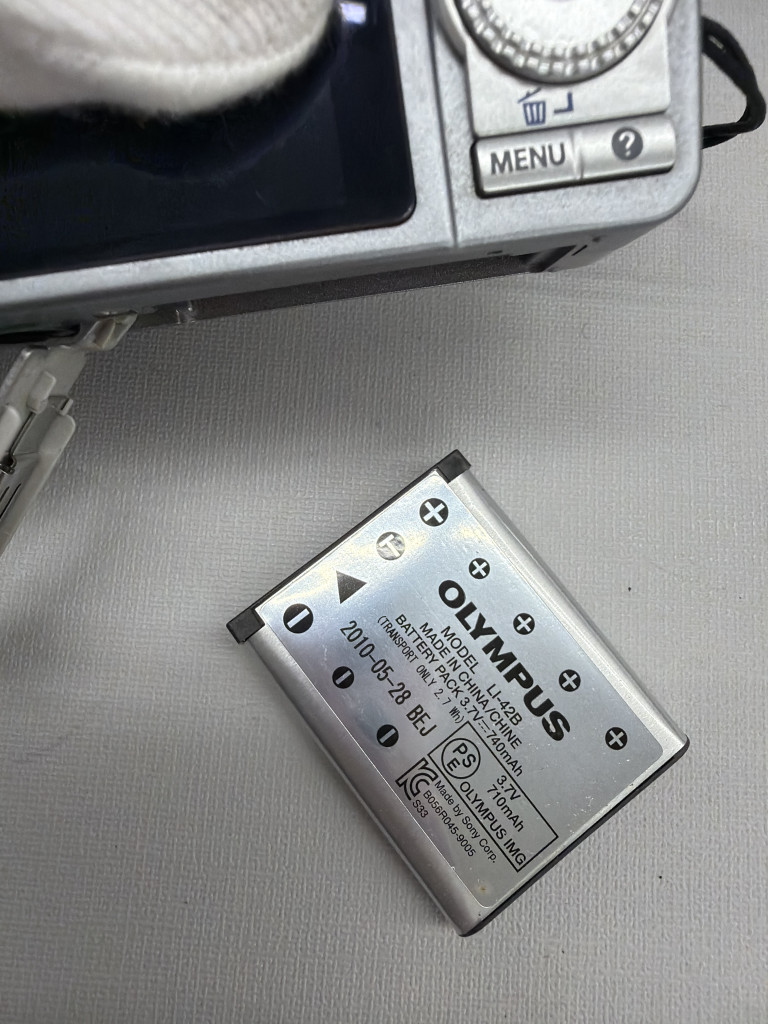 OLYMPUS μ-7050 デジタルカメラ 本体 付属品 動作確認済み ☆ OLYMPUS μ-7050 オリンパス コンパクトデジタルカメラ 動作未確認