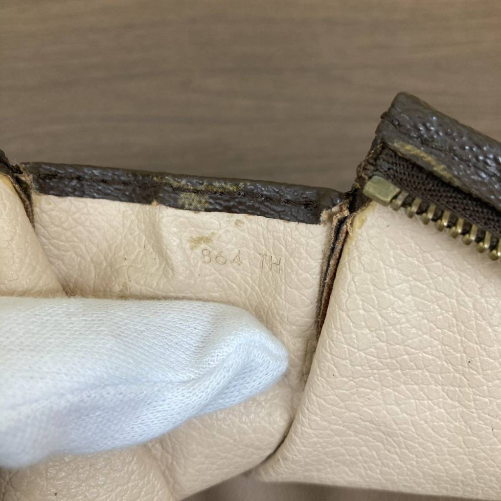 LOUIS VUITTON ルイヴィトン モノグラム ポシェット トワレット LOUIS VUITTON ルイヴィトン モノグラム ポシェット トワレット
